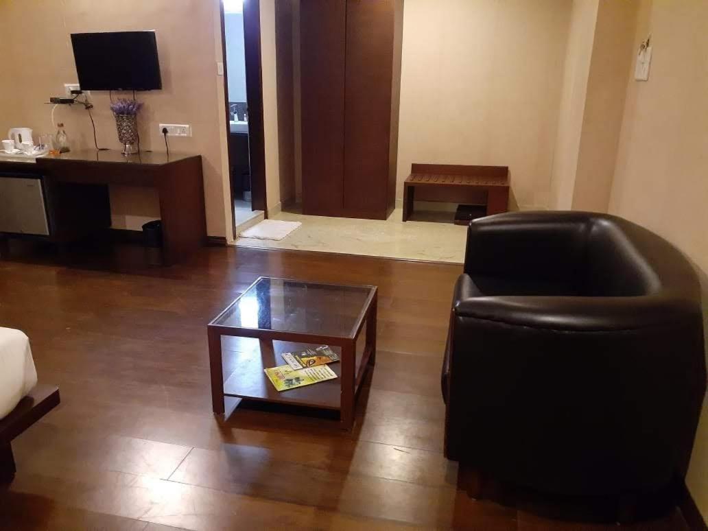 Hotel Md'S Continental Jorhāt Dış mekan fotoğraf