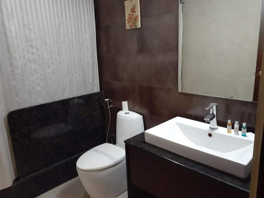 Hotel Md'S Continental Jorhāt Dış mekan fotoğraf