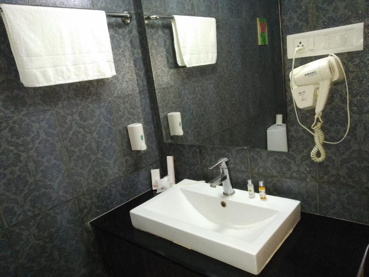 Hotel Md'S Continental Jorhāt Dış mekan fotoğraf