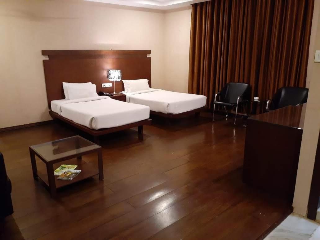 Hotel Md'S Continental Jorhāt Dış mekan fotoğraf