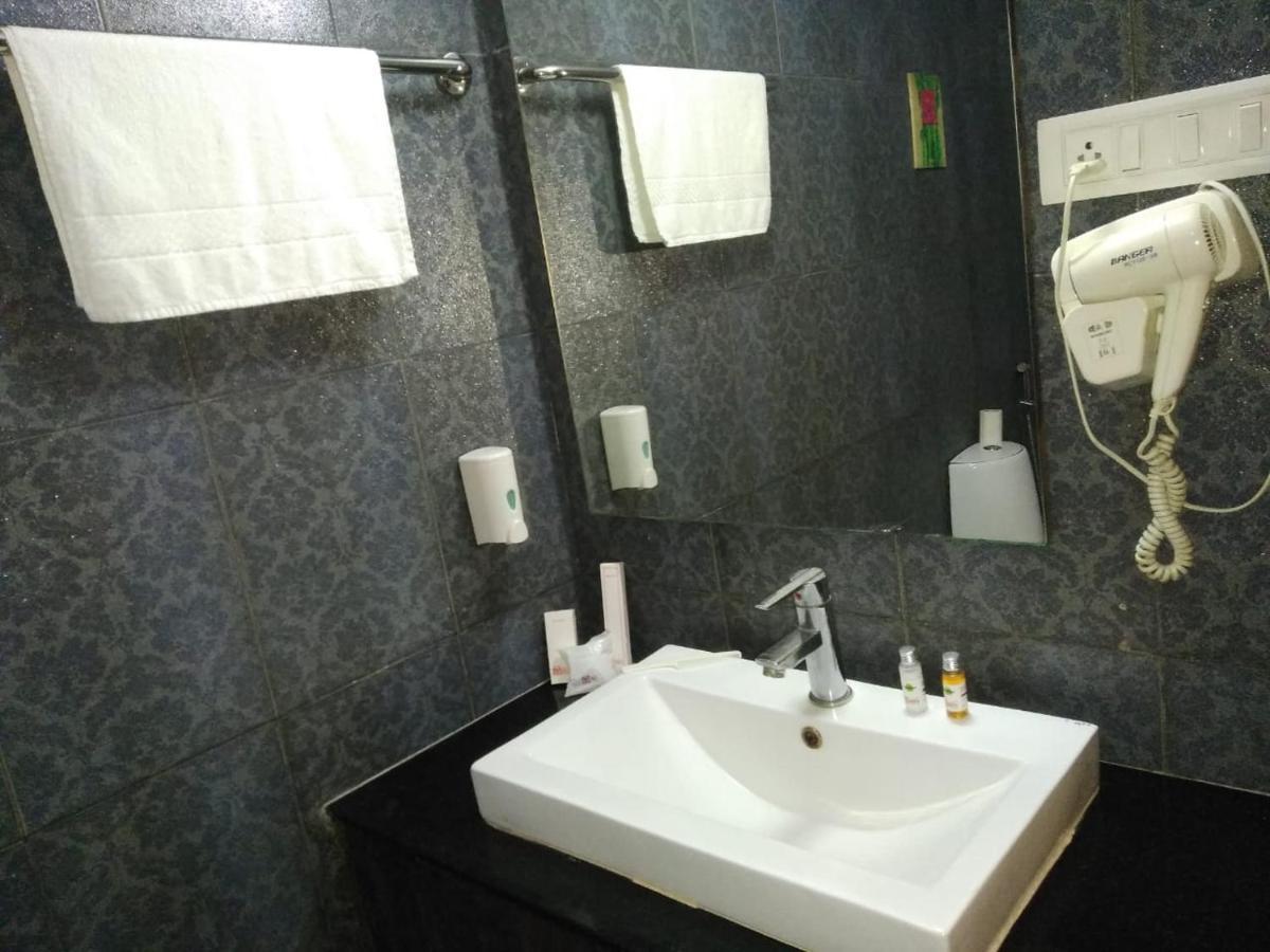 Hotel Md'S Continental Jorhāt Dış mekan fotoğraf