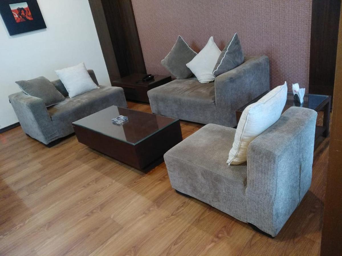 Hotel Md'S Continental Jorhāt Dış mekan fotoğraf