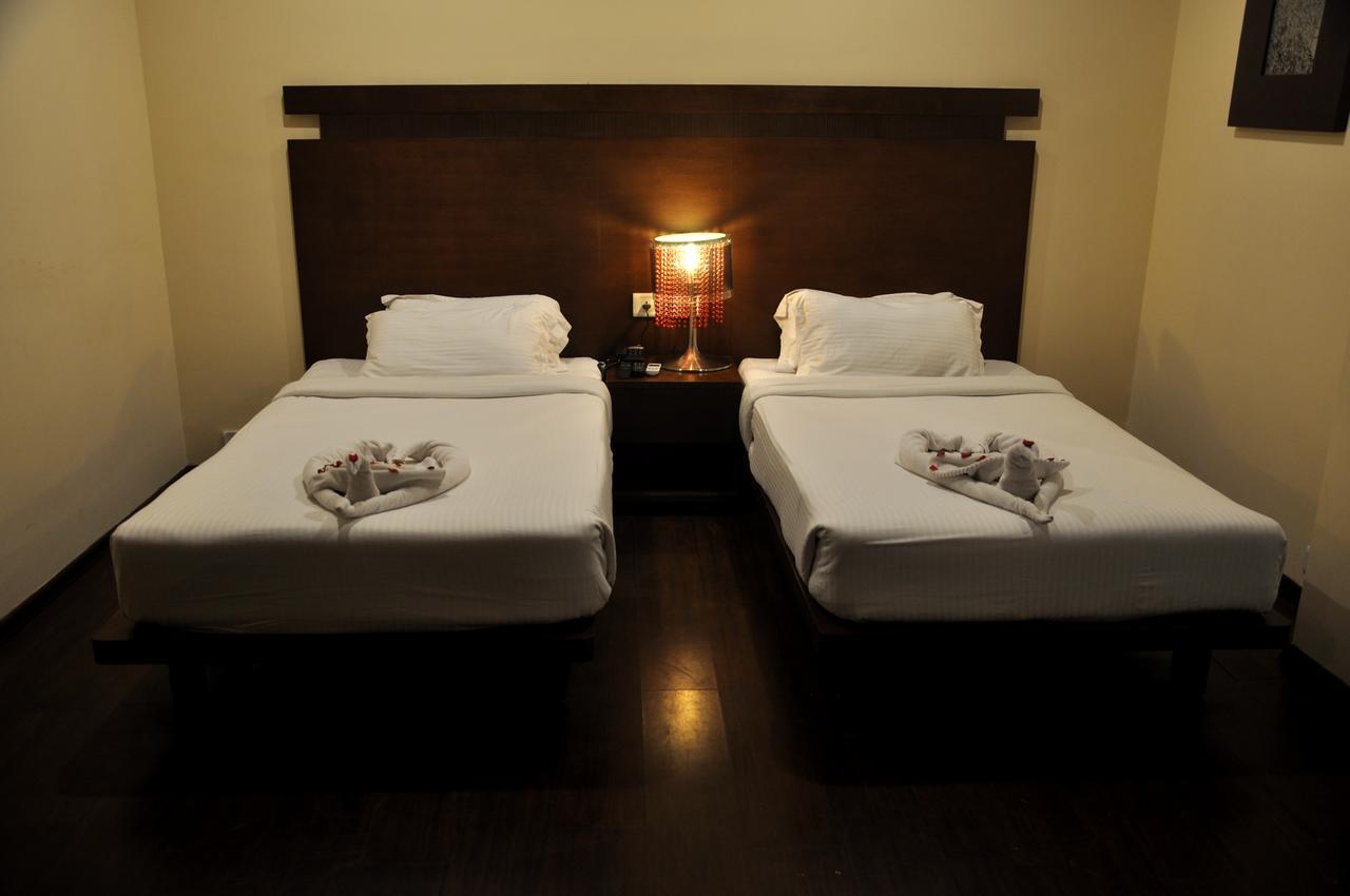 Hotel Md'S Continental Jorhāt Dış mekan fotoğraf