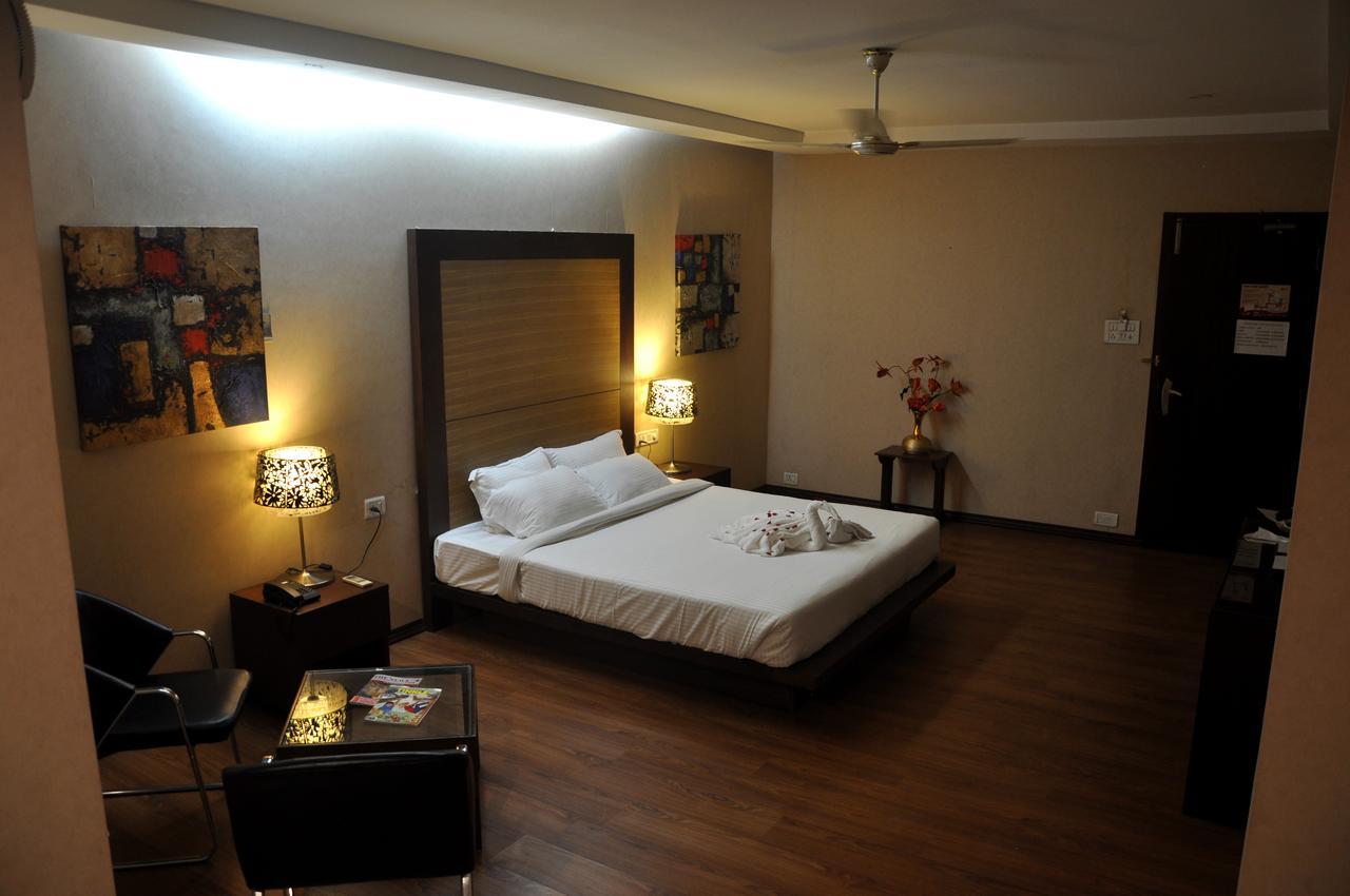 Hotel Md'S Continental Jorhāt Dış mekan fotoğraf