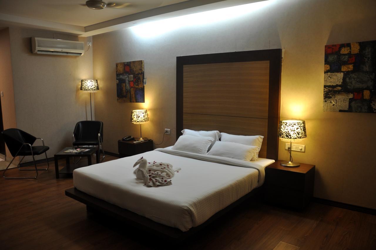 Hotel Md'S Continental Jorhāt Dış mekan fotoğraf